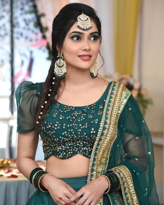  Priyanka Dhavale Talks About Shooting For A Romantic Dance Sequence-TeluguStop.com