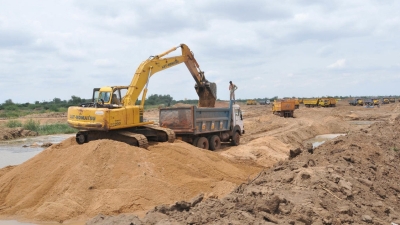  Punjab Plunges Into Sand Crisis As Aap Govt Sits On Mines-TeluguStop.com