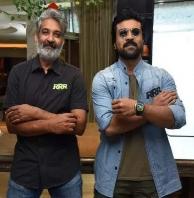  Ram Charan Saw 'rrr' For The First Time With Rajamouli At 4 Am In Local Theatre-TeluguStop.com