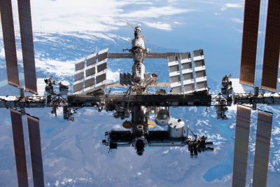  Russia To Evacuate Astronauts From Iss Amid Emergency-TeluguStop.com