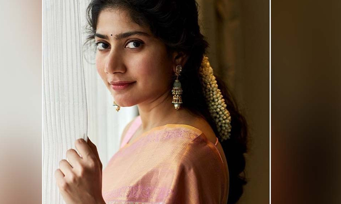 Saipallavi At Puttparthy Photoes Goes Viral In Social Media , Saipallavi , Puttp-TeluguStop.com
