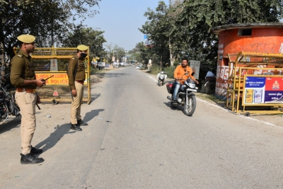  Security Beefed Up In Ayodhya After Arrest Of Terrorists In Delhi-TeluguStop.com