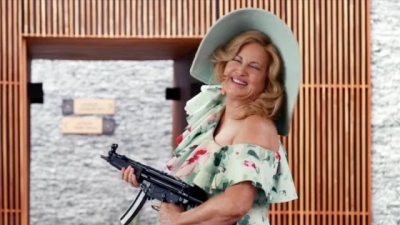  'shotgun Wedding' Script Left Jennifer Coolidge Laughing 'really Hard'-TeluguStop.com