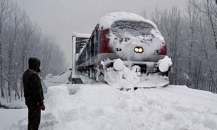  Viral: A Train Journey In Beautiful Snow In India Where ,india Train Journey, Pa-TeluguStop.com
