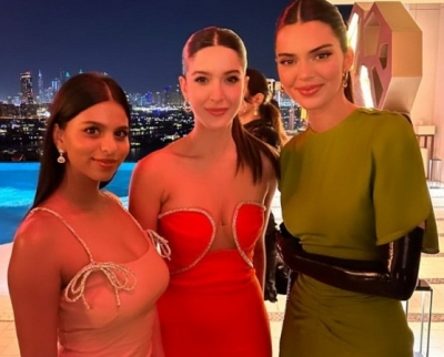  Suhana Khan, Shanaya Kapoor Meet Kendall Jenner In Dubai-TeluguStop.com