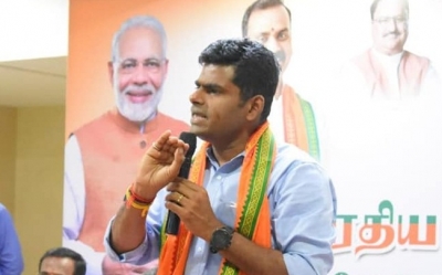 Tn Bjp Chief Insists Tejasvi Surya Didn't Open Emergency Exit In Indigo Flight-TeluguStop.com