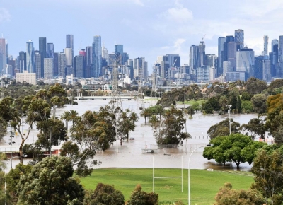  Torrential Rain Cause Travel Disruption At Australia's Holiday Hotspots-TeluguStop.com