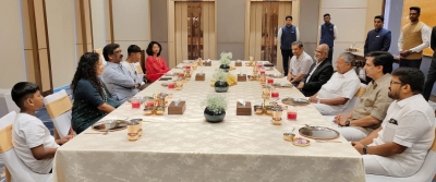 Vijayan Meets Visiting Jharkand Counterpart Soren Vijayan Meets Visiting Jharkand Counterpart Soren-TeluguStop.com