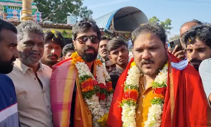  Waltair Veerayya Director Bobby At Narasarao Peta, Waltair Veerayya ,director Bo-TeluguStop.com