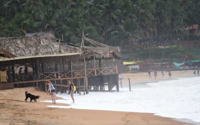 16 Illegal Structures On Goa Beaches Demolished-TeluguStop.com