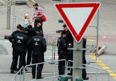  2 People Critically Injured In Shooting Near School In Germany-TeluguStop.com