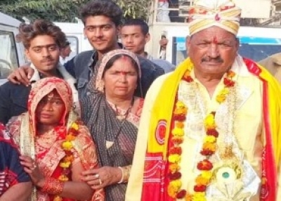  65-year-old Man Marries 23-year-old Woman In Up-TeluguStop.com