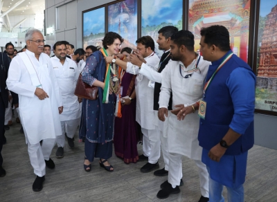  85th Congress Plenary: Priyanka Arrives In Raipur-TeluguStop.com
