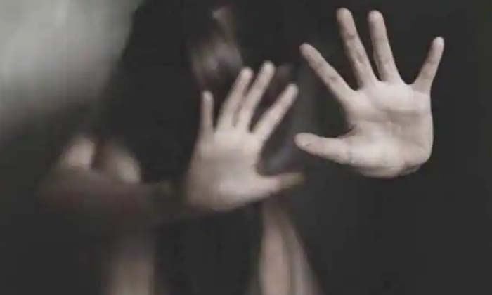  Wife's Clothes Are Torn In Front Of Her Husband ,husband ,care For Females,young-TeluguStop.com