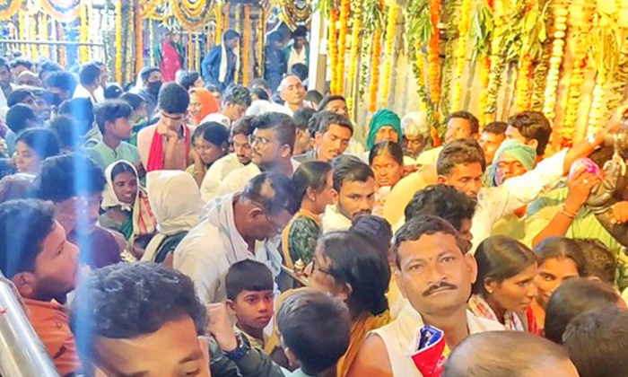 Telugu Bhakti, Bus, Devotees, Lord Shiva, Maha Shivaratri, Vasaviseva, Vemulawad