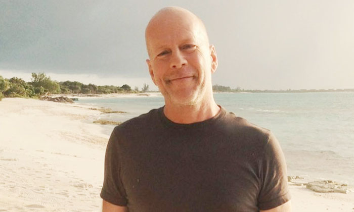  Hollywood Actor Bruce Willis Suffering From An Incurable Disease Details, Hollyw-TeluguStop.com