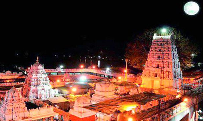  Maha Shivaratri Celebrations In Vemulawada Temple,vemulawada Temple,lord Shiva,-TeluguStop.com