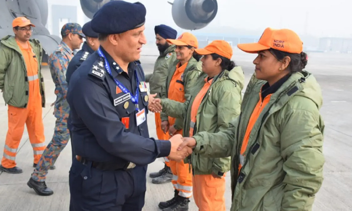  Ndrf Personnel Receive Applause At Adana Airport Amid Return From Turkey Rescue-TeluguStop.com