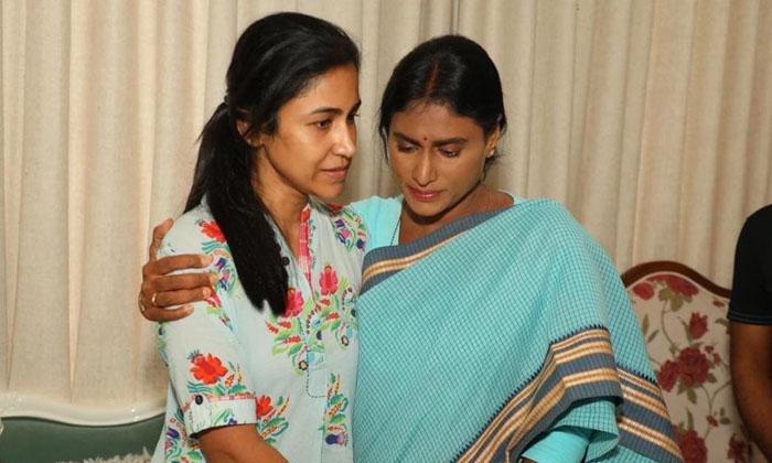  Sharmila Visited Nandamuri Tarakaratna's Wife Ys Sharmila, Nandamuri Tarakaratna-TeluguStop.com