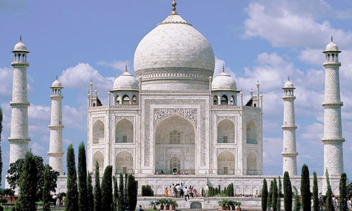  Not Only Taj Mahal Brindavan Is Also A Symbol Of Love , Taj Mahal, Brindavan ,-TeluguStop.com