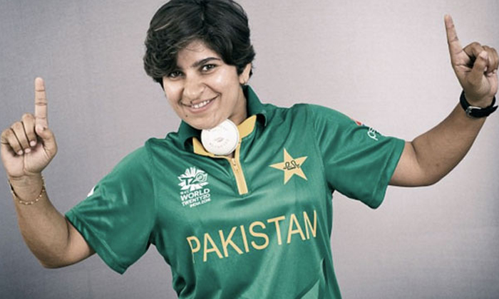  Pakistani Player Nidhadar Holds The World Record As The Bowler Who Took The Most-TeluguStop.com