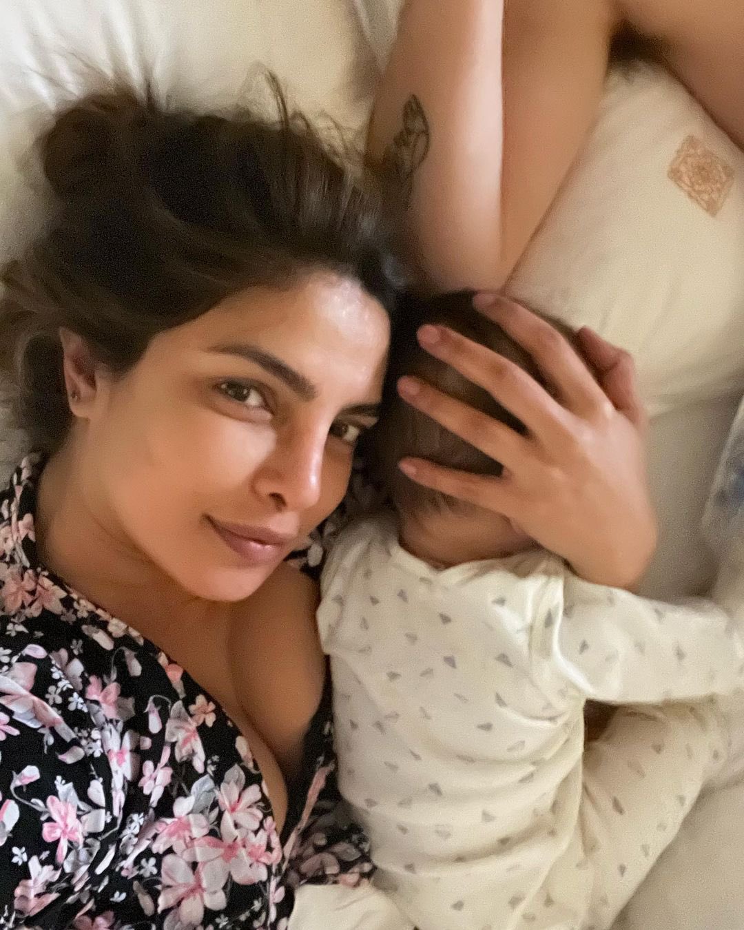  Priyanka Shares Adorable Photo Of Daughter On Instagram, Winning Fans’ Hea-TeluguStop.com