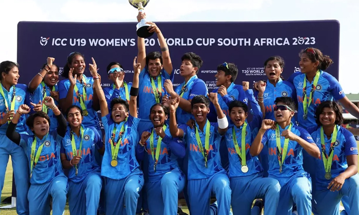  Sachin Tendulkar Felicitated The U19 Women Cricketers Who Won The World Cup-TeluguStop.com