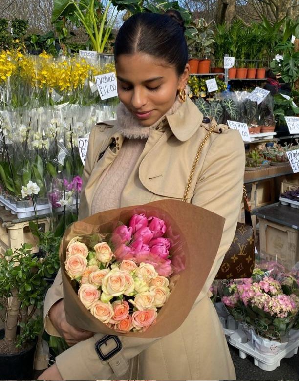  Suhana Khan Looks Radiant Without Makeup On Her London Vacation, Photo Goes Vira-TeluguStop.com