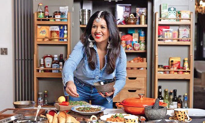  Uk Indian Origin Chef Sarah Woods Released New Cookbook Desi Kitchen-TeluguStop.com