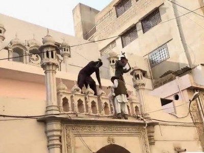  Ahmadi Worship Place Vandalised In Karachi-TeluguStop.com