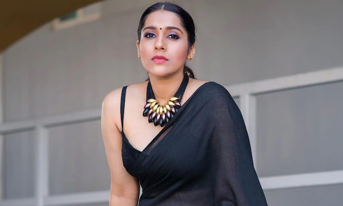  Anchor Rashmi Fires Netizen Threatening Comments Details, Rashmi, Anchor Rashmi,-TeluguStop.com