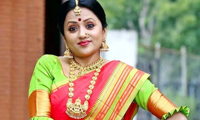  Anchor Suma Comments Goes Viral In Social Media Details Here Goes Viral , Anchor-TeluguStop.com