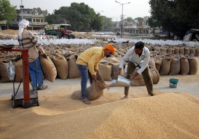  Centre To Offload 30 Lakh Mt Wheat To Cool Down Prices-TeluguStop.com