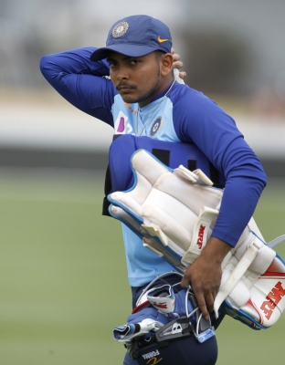  Cricketer Prithvi Shaw Roughed Up For Refusing Repeat Selfie With Fans-TeluguStop.com