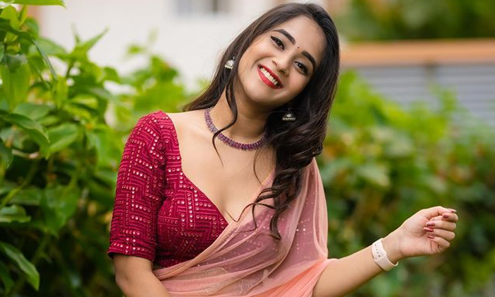  Youtuber Deepthi Sunaina Got Chance As Heroine In Webseries,deepthi Sunaina,webs-TeluguStop.com