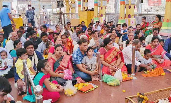  Devotees Rush At Basara Saraswati Ammavaru Temple Details, Devotees Rush ,basara-TeluguStop.com