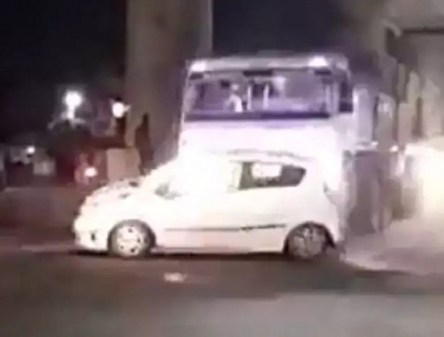  Drunk Container Driver Drags Car For 3 Km In Up, Passengers Escape-TeluguStop.com