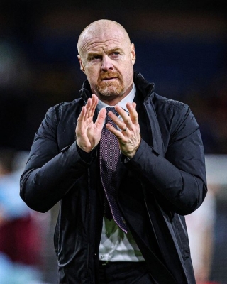  Dyche Gets Winning Start At Everton, While Man Utd Hang On, Liverpool Crash Agai-TeluguStop.com