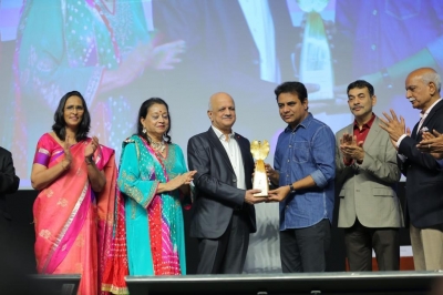  Ex-nasscom President Chandrasekhar Receives Hysea Award-TeluguStop.com