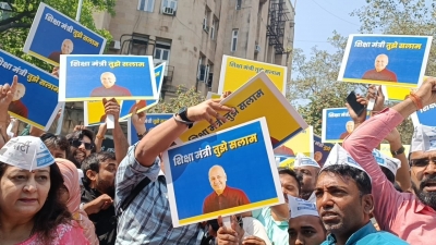 For Second Day, Aap Protests In Mumbai Against Delhi Dy Cm's Arrest For Second Day, Aap Protests In Mumbai Against Delhi Dy Cm's Arrest-TeluguStop.com