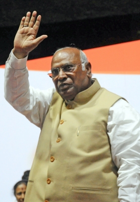  Gandhis To Skip Congress Steering Committee Meet In Raipur-TeluguStop.com