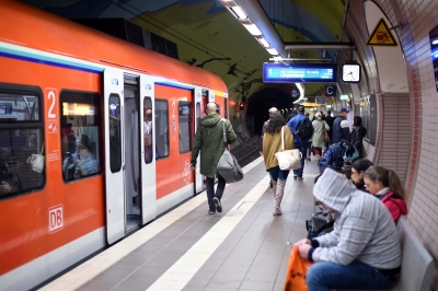  Germany Drops Face Mask Mandate On Long-distance Transport-TeluguStop.com