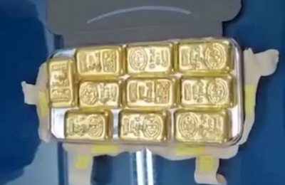Gold Biscuits Worth Rs 68 Lakhs Seized At Surat Airport Gold Biscuits Worth Rs 68 Lakhs Seized At Surat Airport-TeluguStop.com