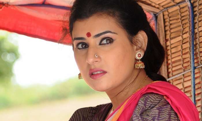 Telugu Actress Archana, Archana, Archanan, Radha Gopalam, Tollywood, Trap, Yamad