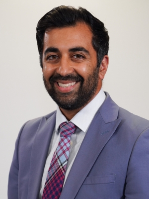 Humza Yousaf Frontrunner To Replace Nicola Sturgeon As Scotland’s First Mi Humza Yousaf Frontrunner To Replace Nicola Sturgeon As Scotland’s First Mi-TeluguStop.com