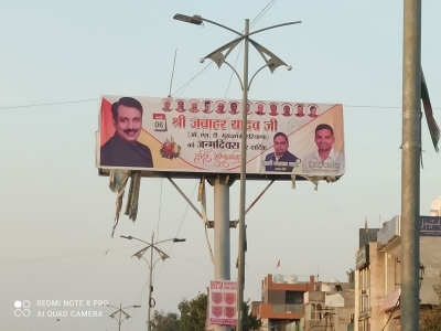  Illegal Hoardings, Banners Continue To Deface Gurugram-TeluguStop.com