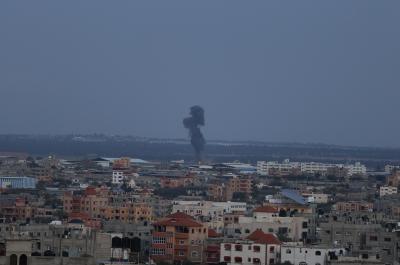  Israel Strikes Gaza In Response To Rockets Firing (ld)-TeluguStop.com