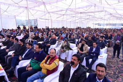  J&k Lg Inaugurates Special Governance Camp For Kashmiri Migrants-TeluguStop.com