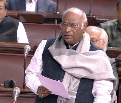  Kharge Mentioning A Business House Invites Rap From Rs Chair-TeluguStop.com