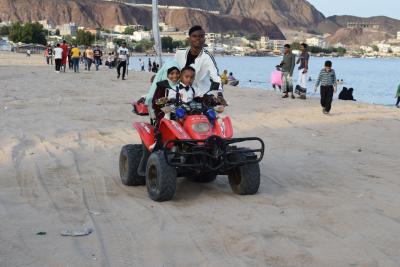  Life Gradually Returns To Yemeni Beach Amid Hopes Of End Of Civil War-TeluguStop.com